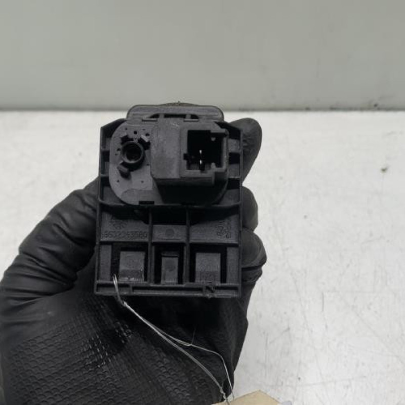 Bouton de coffre PEUGEOT 607 Photo n°3