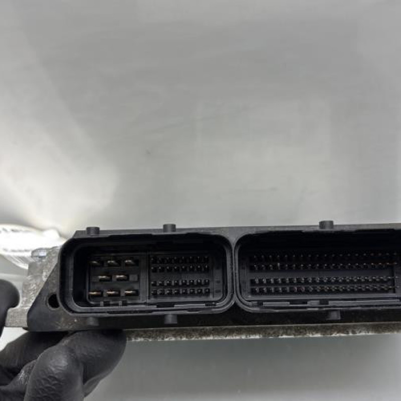 Calculateur moteur TOYOTA YARIS 2 Photo n°3