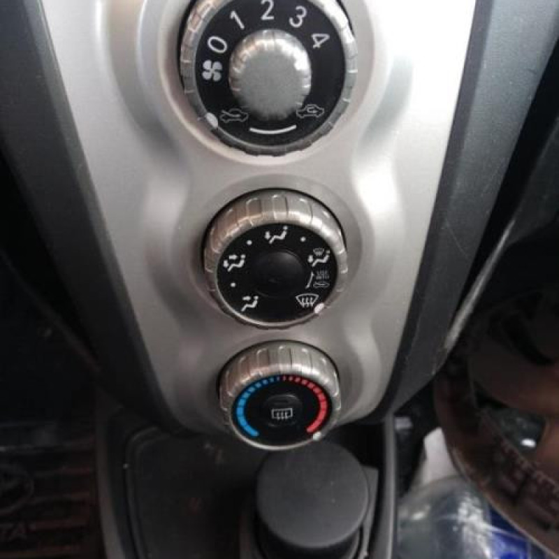 Calculateur moteur TOYOTA YARIS 2 Photo n°10