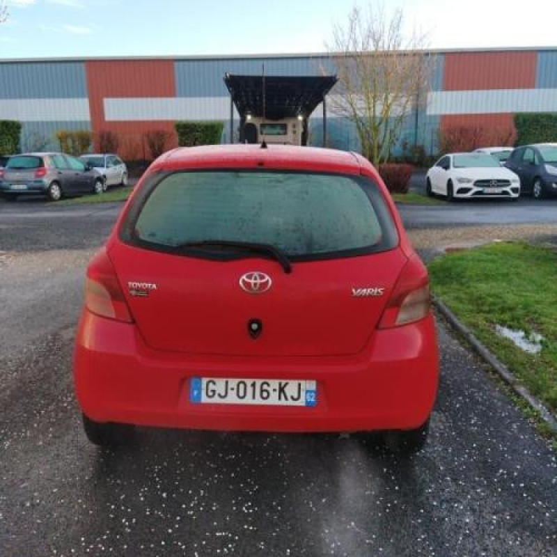 Calculateur moteur TOYOTA YARIS 2 Photo n°11