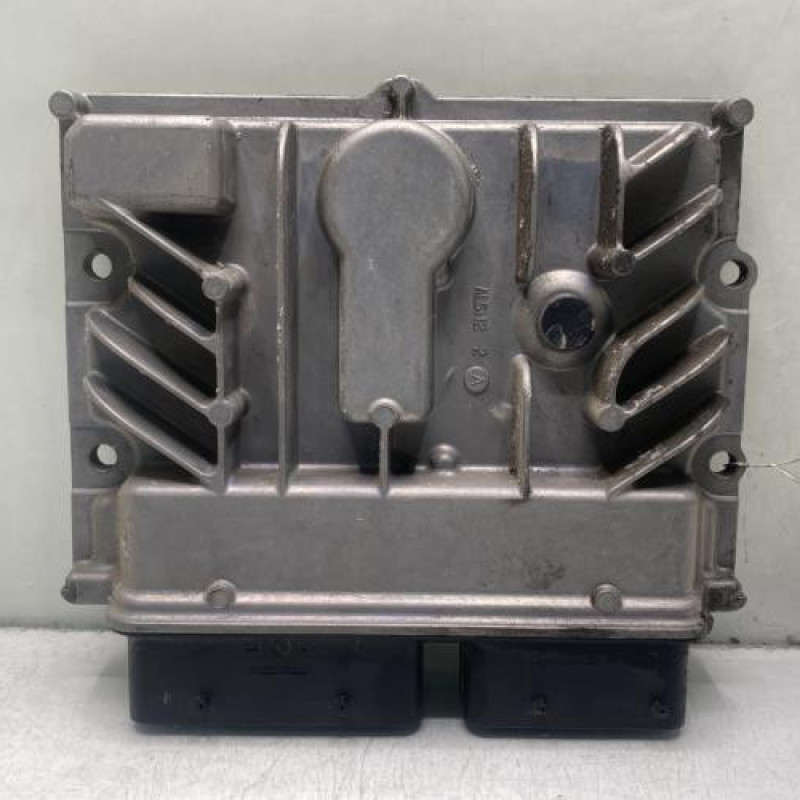 Calculateur moteur OPEL ASTRA J Photo n°1