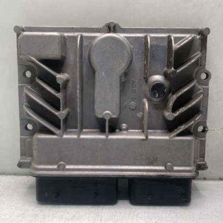 Calculateur moteur OPEL ASTRA J Photo n°1