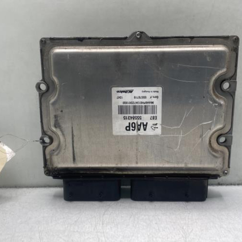 Calculateur moteur OPEL ASTRA J Photo n°2