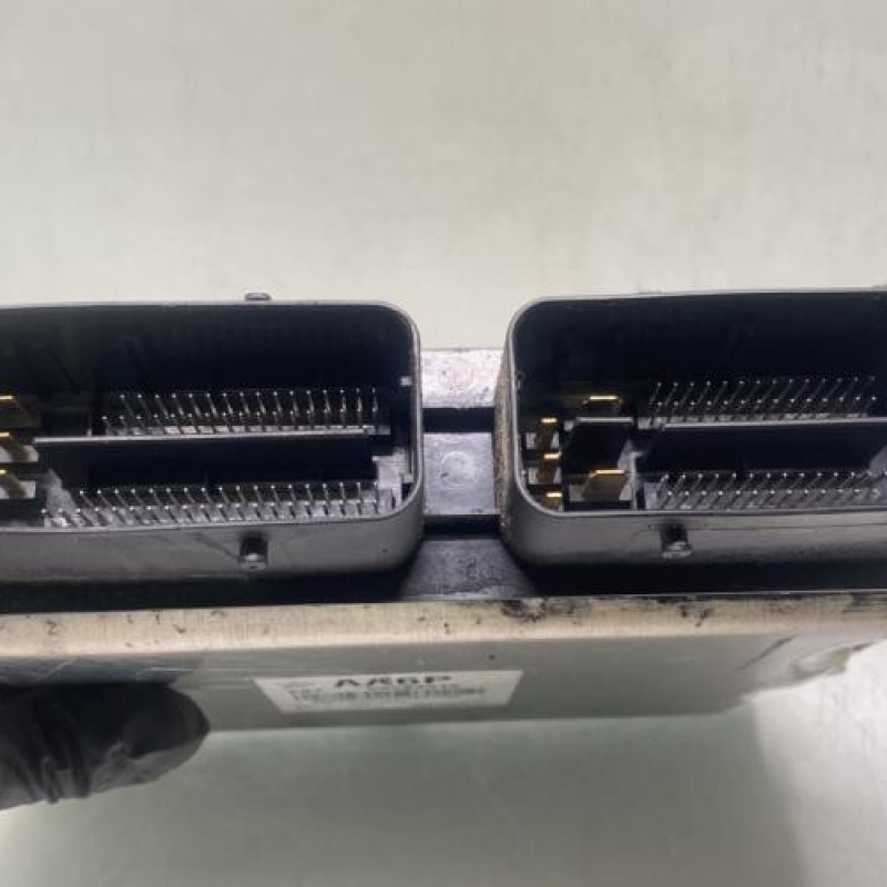 Calculateur moteur OPEL ASTRA J Photo n°3