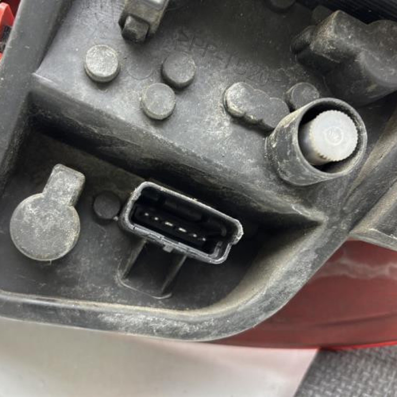 Feu arriere principal gauche (feux) RENAULT CLIO 3 Photo n°6