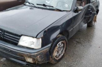 Moteur essuie glace avant PEUGEOT 205