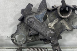 Serrure de capot PEUGEOT 208 1