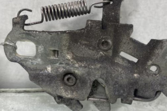 Serrure de capot PEUGEOT 208 1