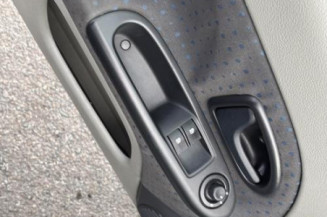 Poignee porte avant gauche RENAULT CLIO 2