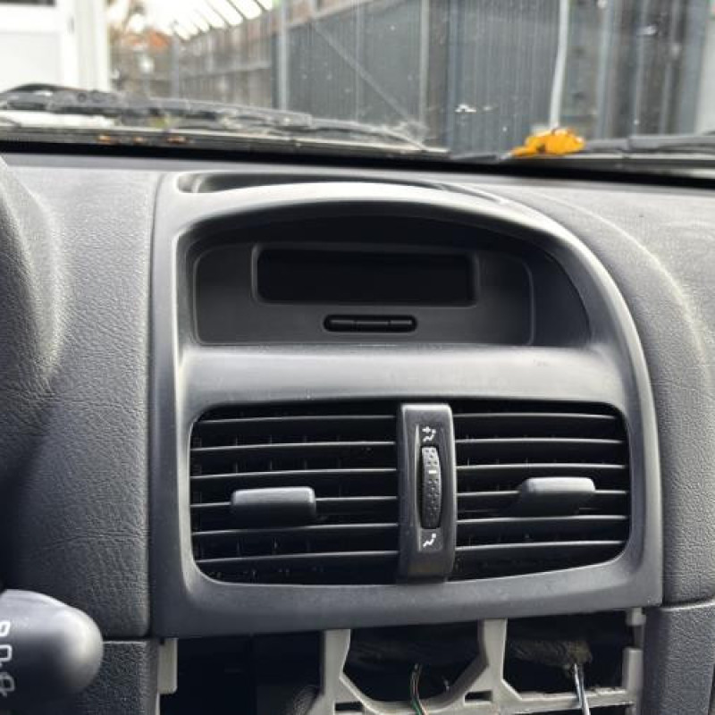 Poignee porte avant gauche RENAULT CLIO 2 Photo n°19