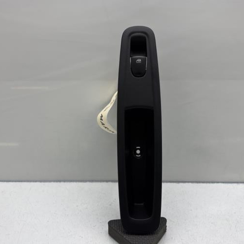 Interrupteur de leve vitre arriere droit RENAULT KADJAR Photo n°1