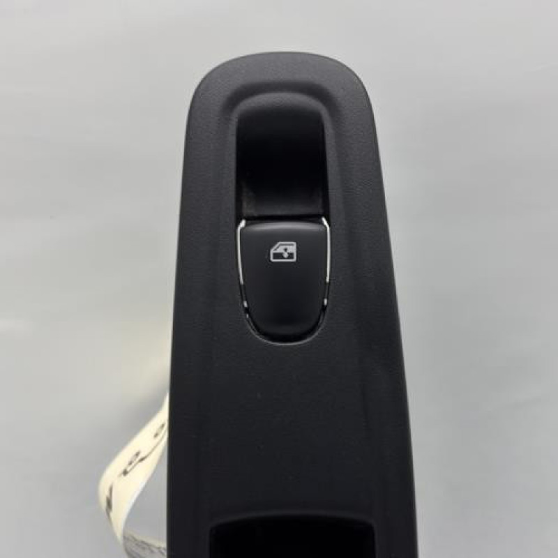 Interrupteur de leve vitre arriere droit RENAULT KADJAR Photo n°2