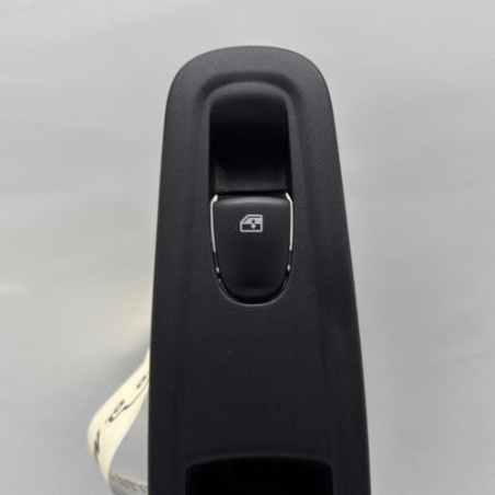 Interrupteur de leve vitre arriere droit RENAULT KADJAR