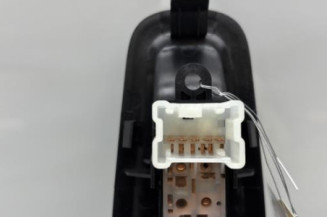 Interrupteur de leve vitre arriere droit RENAULT KADJAR