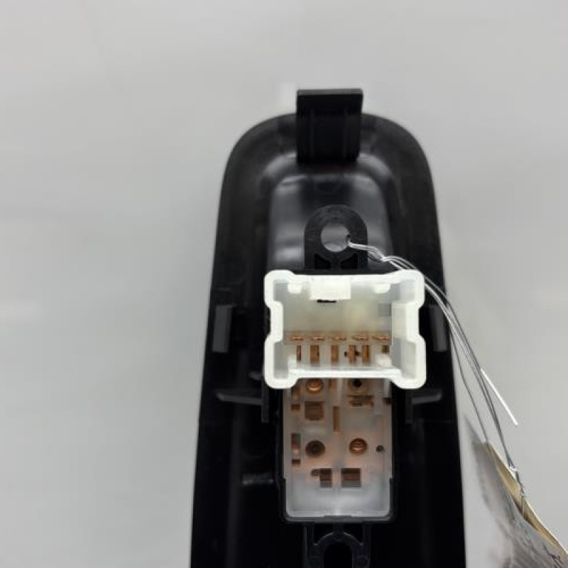 Interrupteur de leve vitre arriere droit RENAULT KADJAR Photo n°5