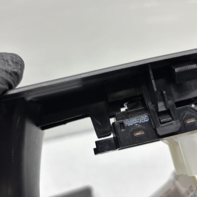 Interrupteur de leve vitre arriere droit RENAULT KADJAR Photo n°6