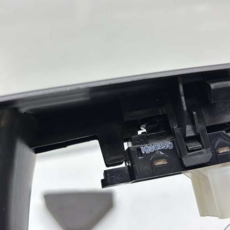 Interrupteur de leve vitre arriere gauche RENAULT KADJAR Photo n°6