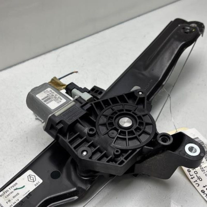 Leve vitre electrique avant droit RENAULT KADJAR Photo n°4