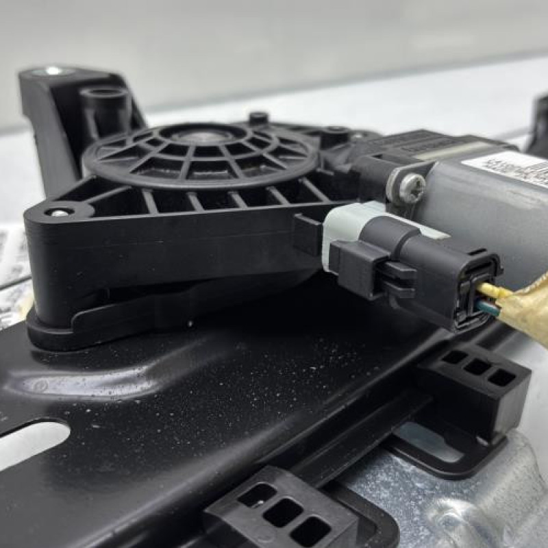 Leve vitre electrique avant droit RENAULT KADJAR Photo n°5