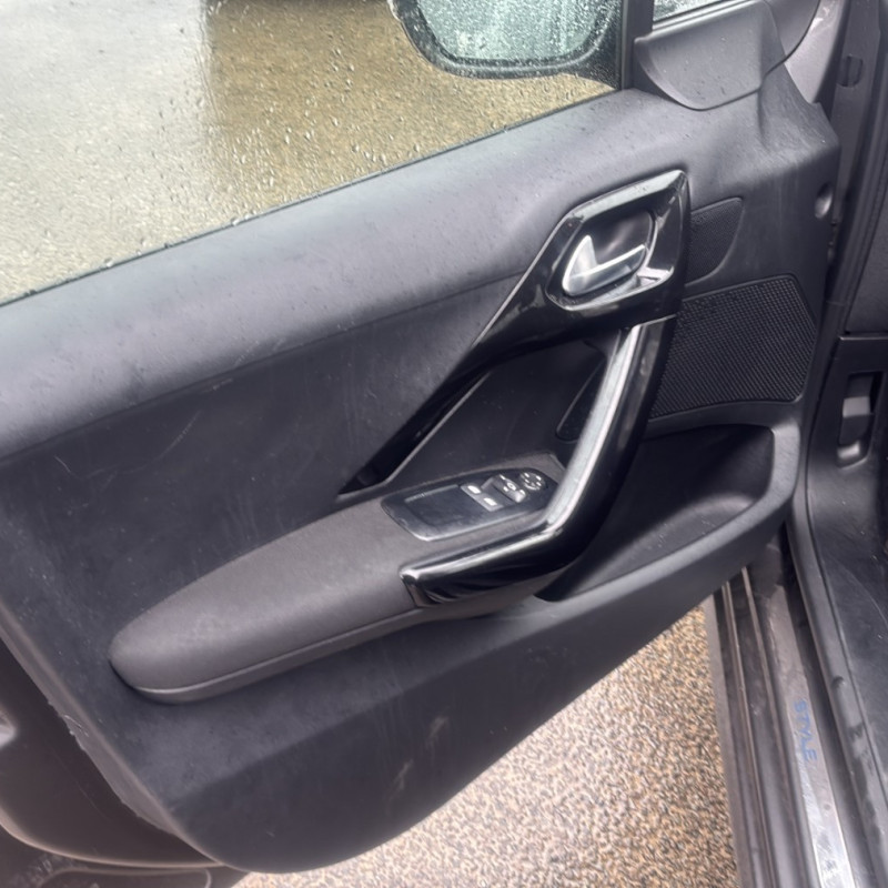 PEUGEOT 208 1 PHASE 2 1.2 VTI - 12V Photo n°9