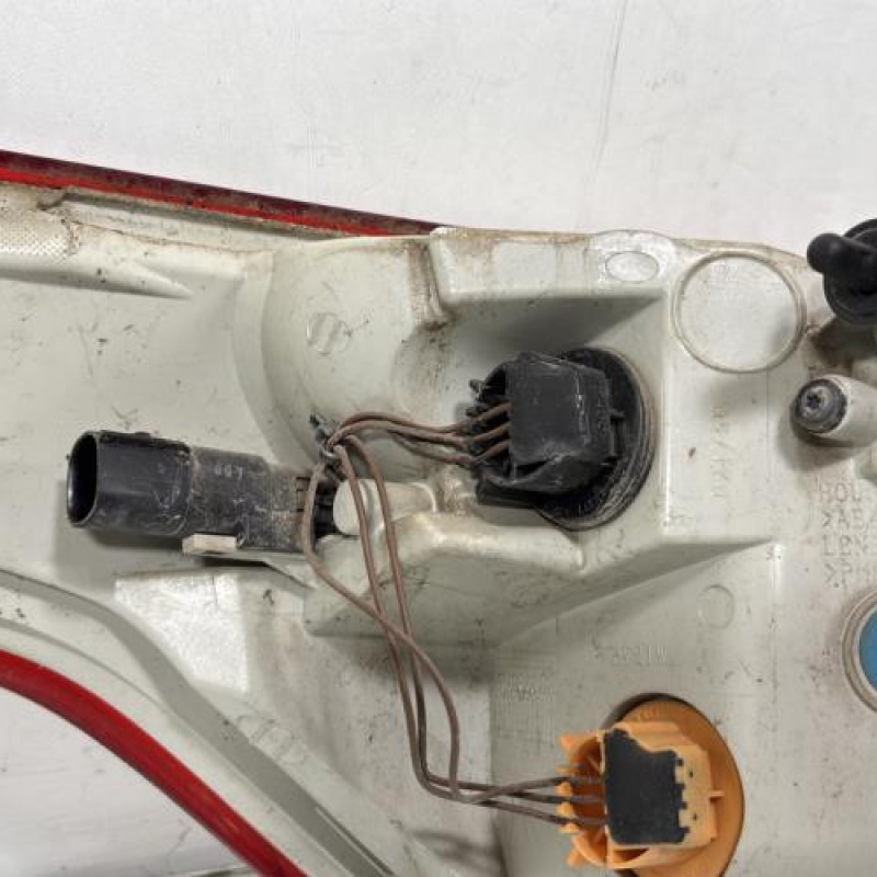 Feu arriere principal droit (feux) FORD KUGA 2 Photo n°4