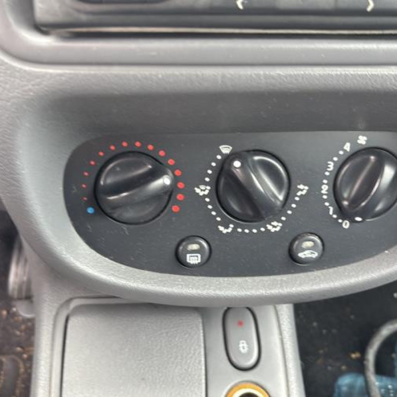 Moteur essuie glace arriere RENAULT CLIO 2 Photo n°20