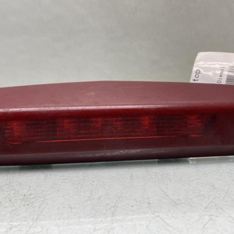 Feu arriere stop central OPEL CORSA D Photo n°1