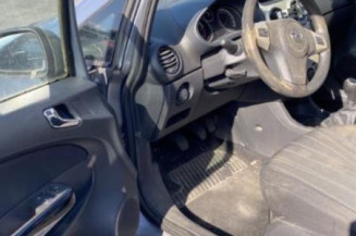 Feu arriere stop central OPEL CORSA D