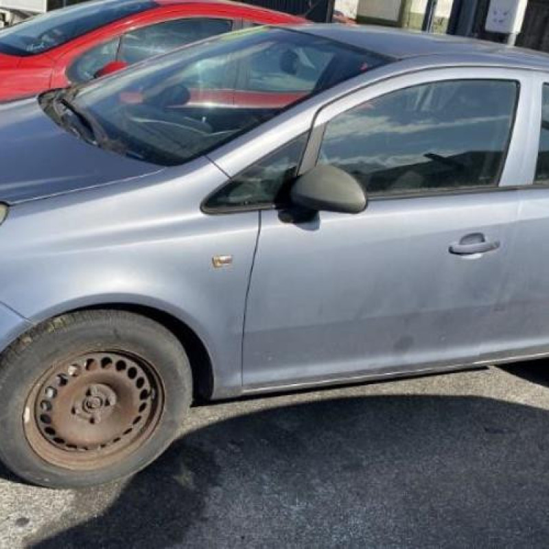 Feu arriere stop central OPEL CORSA D Photo n°17