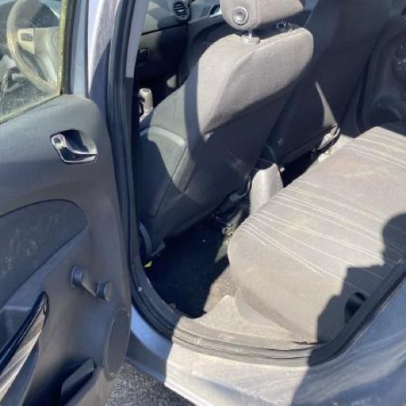 Feu arriere stop central OPEL CORSA D Photo n°20