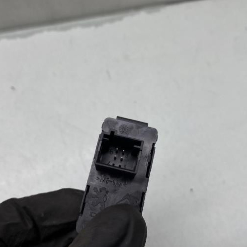 Interrupteur de leve vitre arriere gauche PEUGEOT 508 1 Photo n°3