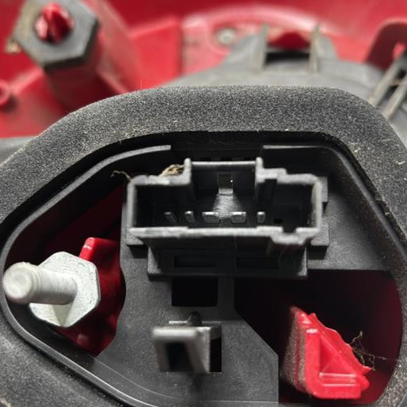 Feu arriere principal droit (feux) PEUGEOT 208 1 Photo n°3