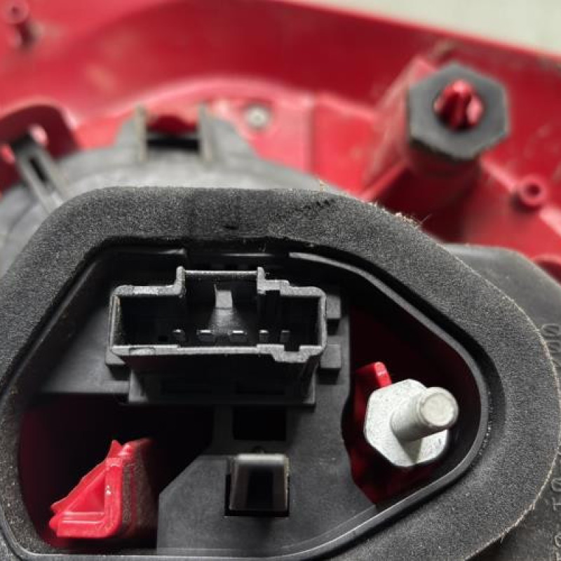 Feu arriere principal gauche (feux) PEUGEOT 208 1 Photo n°3