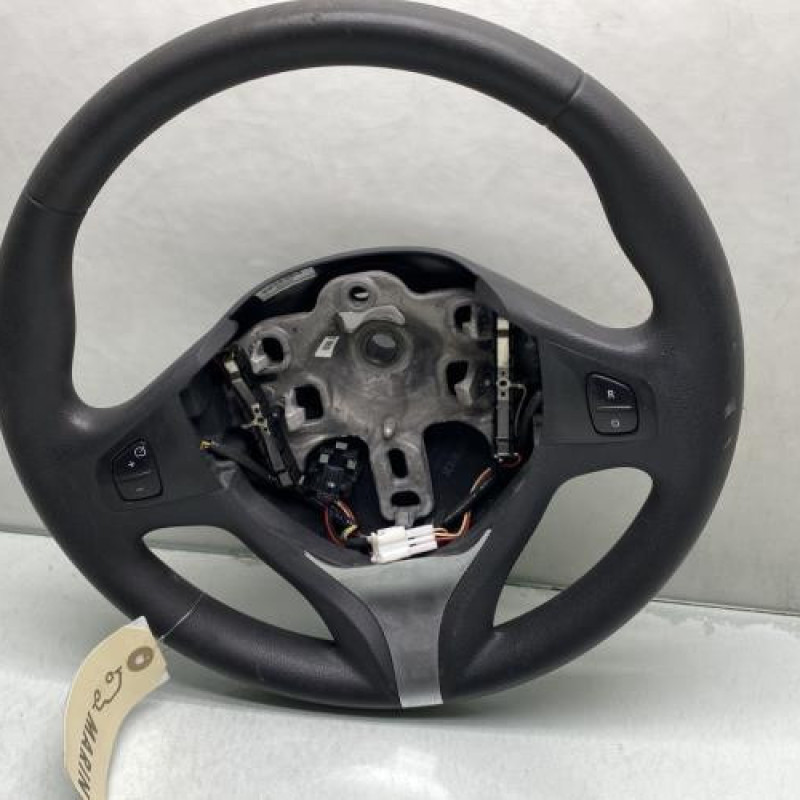 Volant RENAULT CLIO 4 Photo n°1