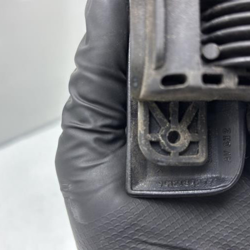 Poignee porte avant gauche PEUGEOT 106 Photo n°4