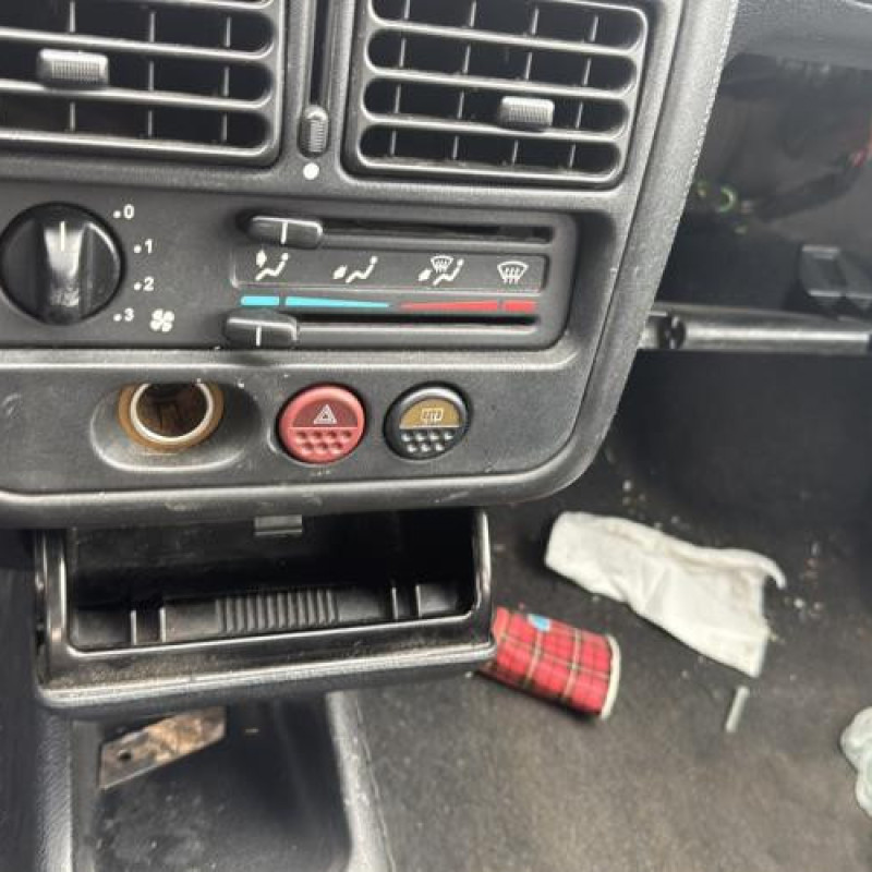 Poignee interieur avant gauche PEUGEOT 106 Photo n°11