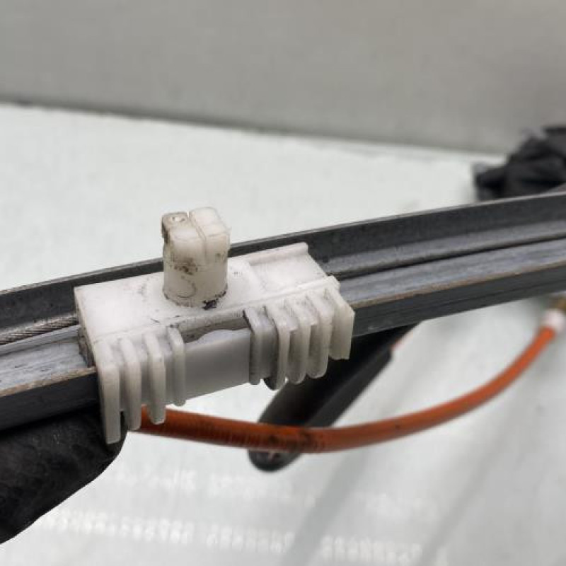 Leve vitre electrique avant droit PEUGEOT 106 Photo n°4