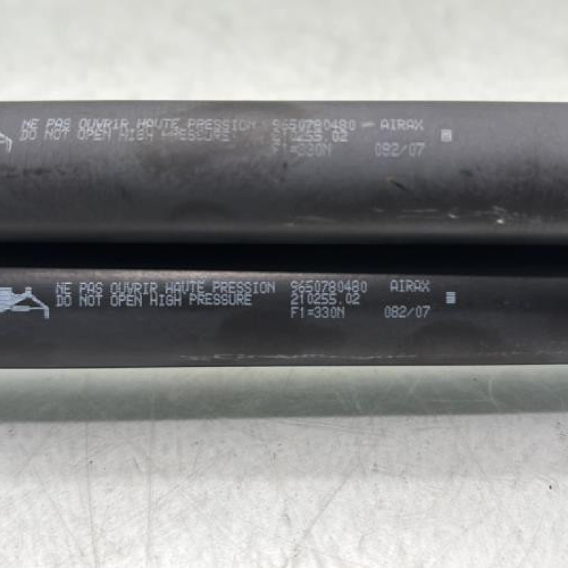 Verin de coffre PEUGEOT 207 Photo n°4