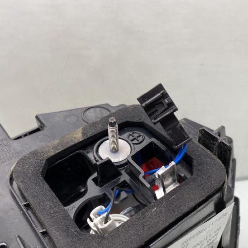 Feu arriere secondaire droit (feux) PEUGEOT 5008 2 Photo n°4