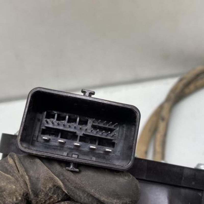 Bloc electrique de frein a main PEUGEOT 5008 2 Photo n°5