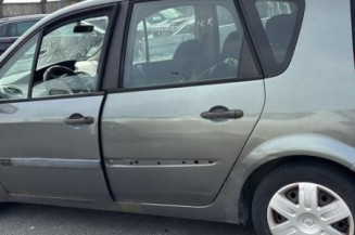 Crochet de remorquage RENAULT SCENIC 2