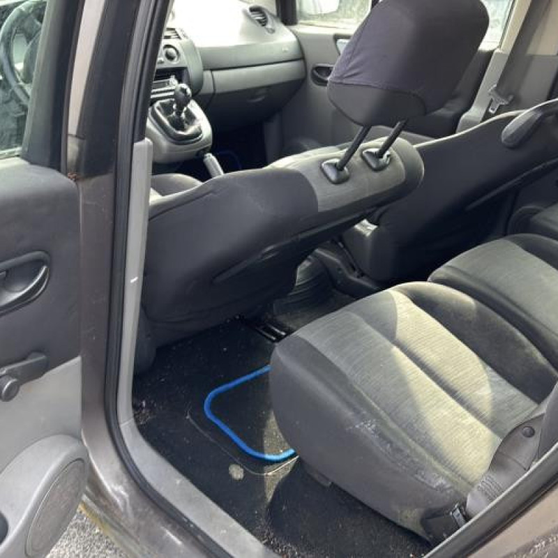 Crochet de remorquage RENAULT SCENIC 2 Photo n°13