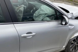 Charniere de porte avant gauche RENAULT CLIO 5