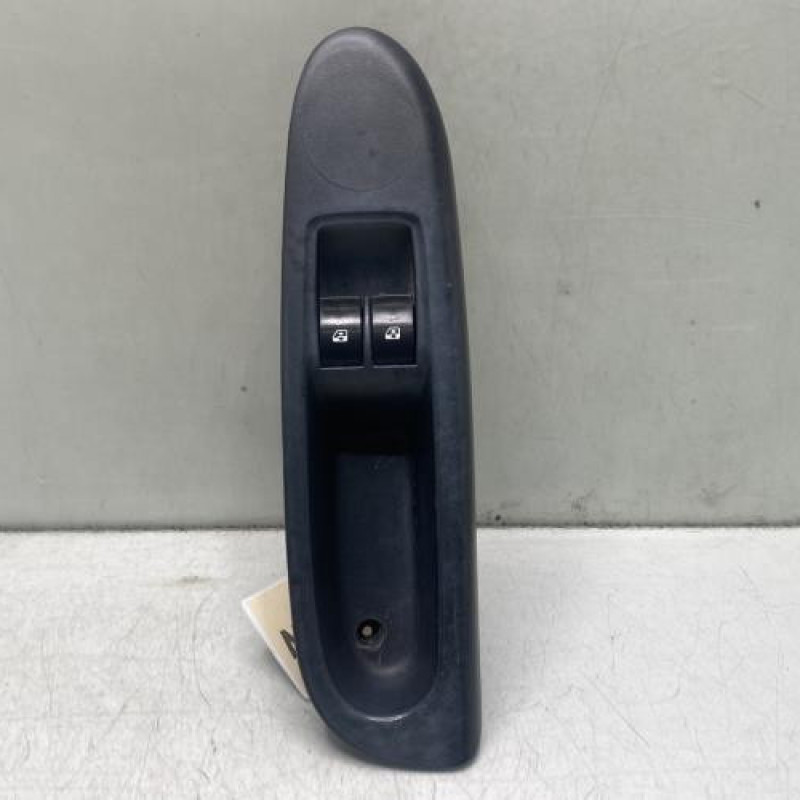 Interrupteur de leve vitre avant gauche RENAULT CLIO 2 Photo n°1