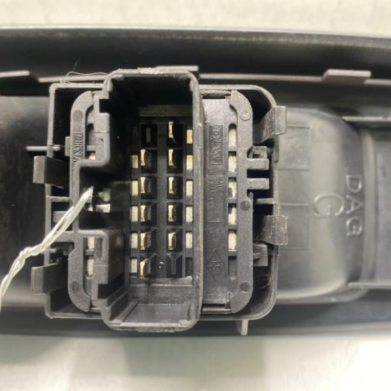 Interrupteur de leve vitre avant gauche RENAULT CLIO 2 Photo n°4