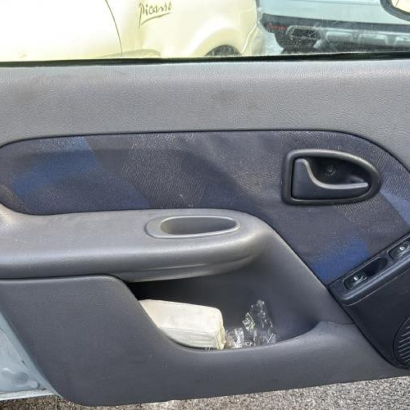 Trappe d'essence RENAULT CLIO 2 Photo n°14