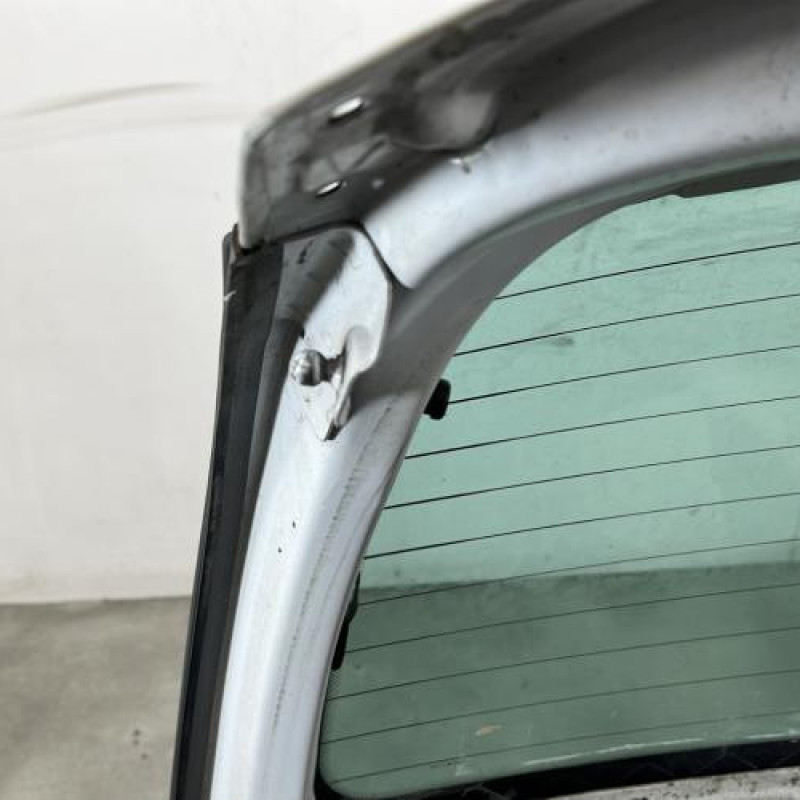 Malle/Hayon arriere RENAULT CLIO 2 Photo n°7