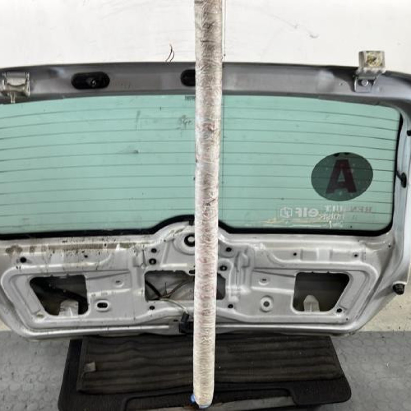 Malle/Hayon arriere RENAULT CLIO 2 Photo n°10