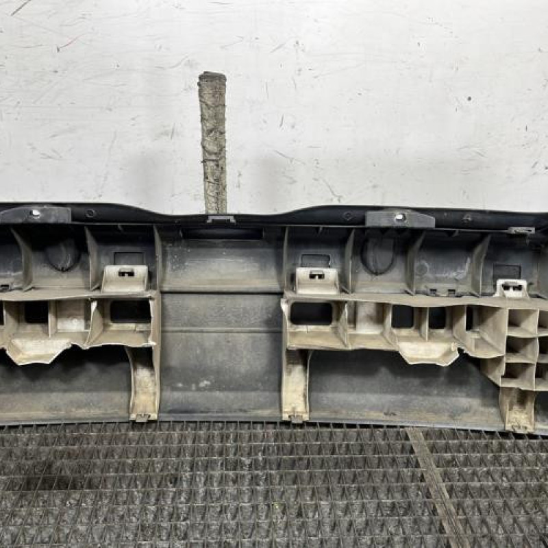 Pare choc arriere RENAULT CLIO 2 Photo n°4