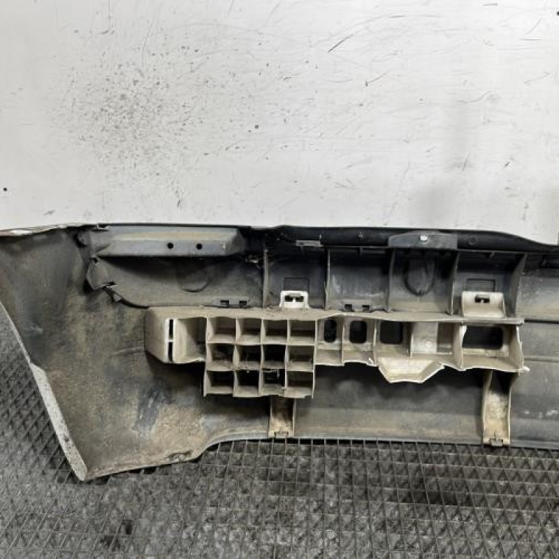 Pare choc arriere RENAULT CLIO 2 Photo n°6